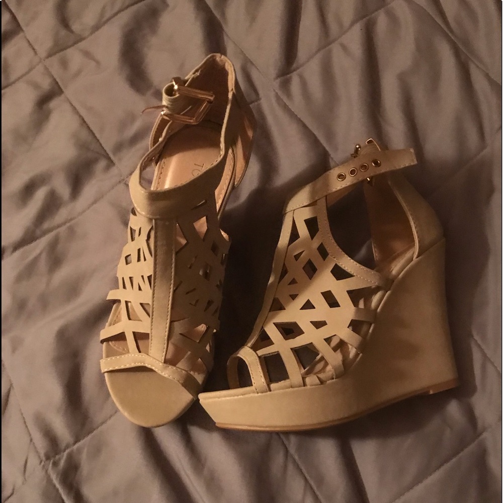 BEIGE WEDGES